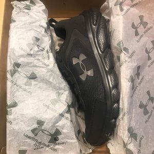 Brand new under Armour shoes